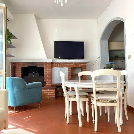 Apartment In Viareggio